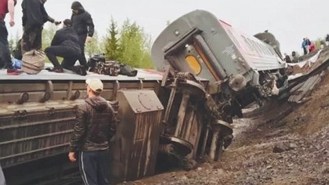 ПАССАЖИРОВ ПОЕЗДА СПАСАЛ? А ИНСТРУМЕНТИКИ ГДЕ?